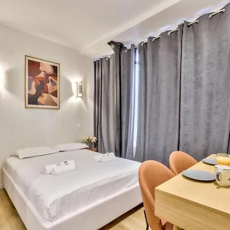 Au Coeur Des Batignolles Holiday home *