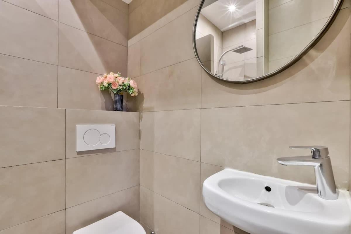Au Coeur Des Batignolles Holiday home *